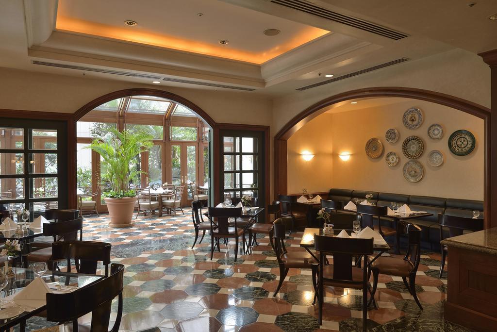 The Sherwood Taipei Eksteriør bilde The interior of the restaurant